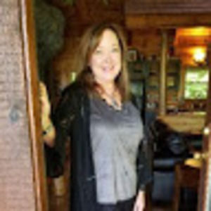 Meet your Posher, Angie